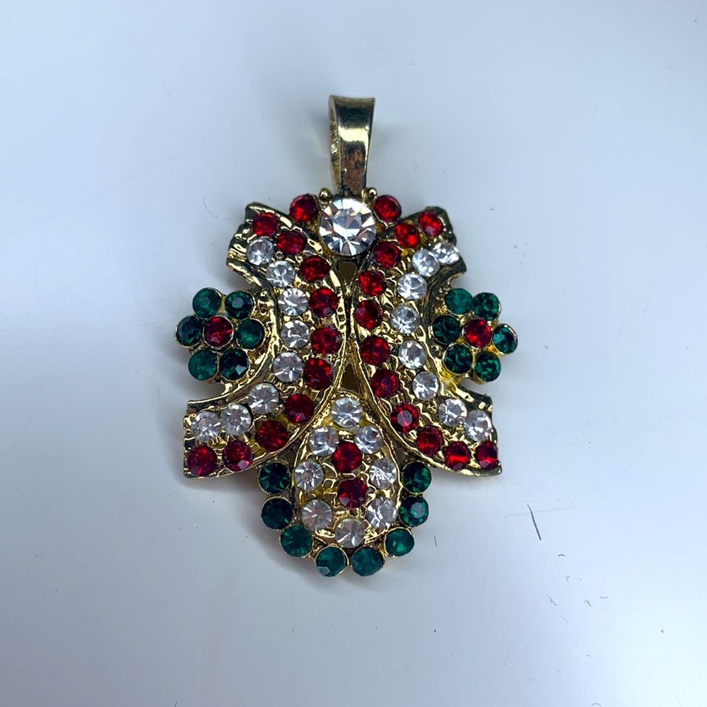 Vintage pendant (no chain)